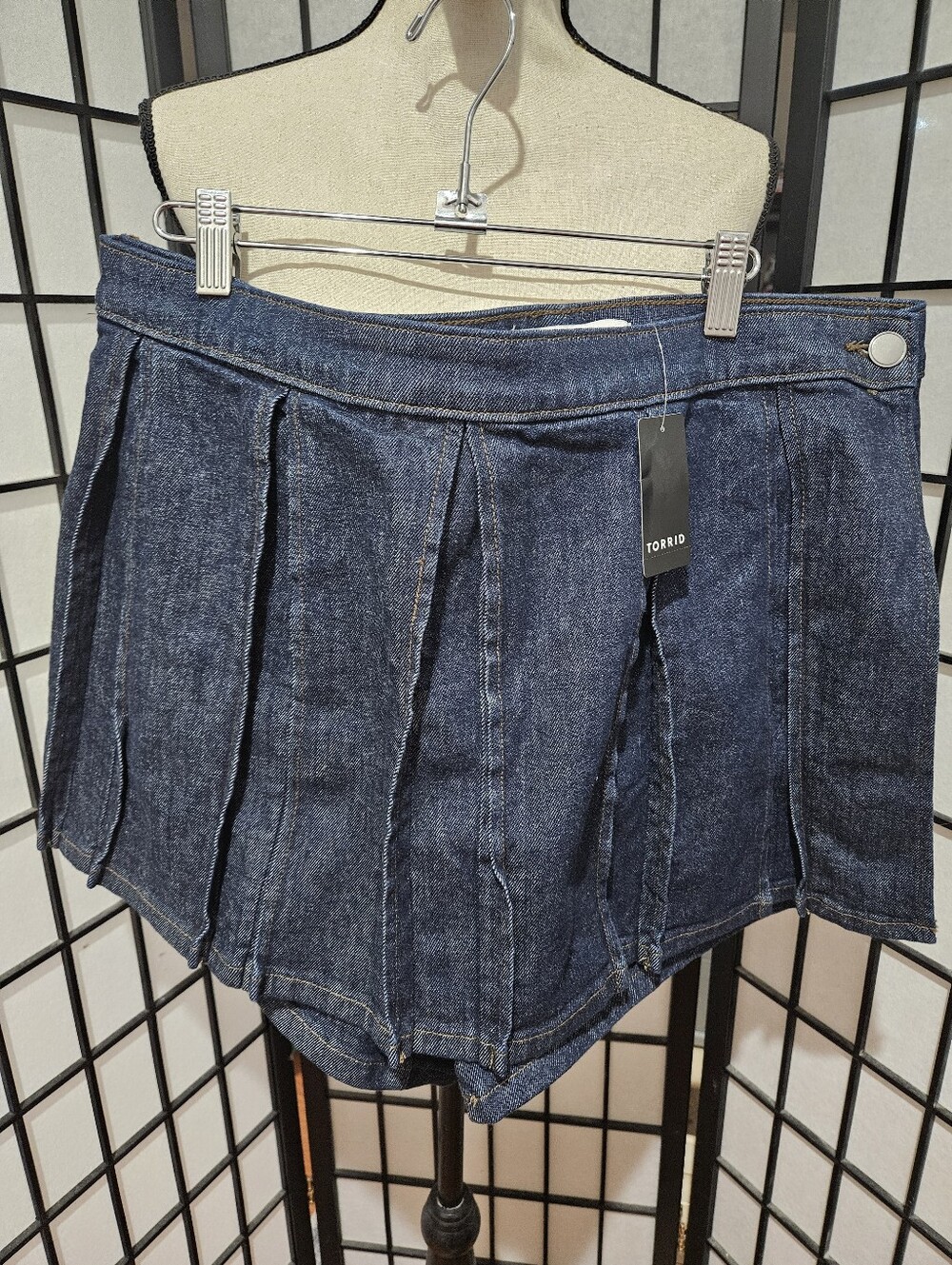 NWT Torrid Belle Isle Size 14 Blue Denim Pleated Skort